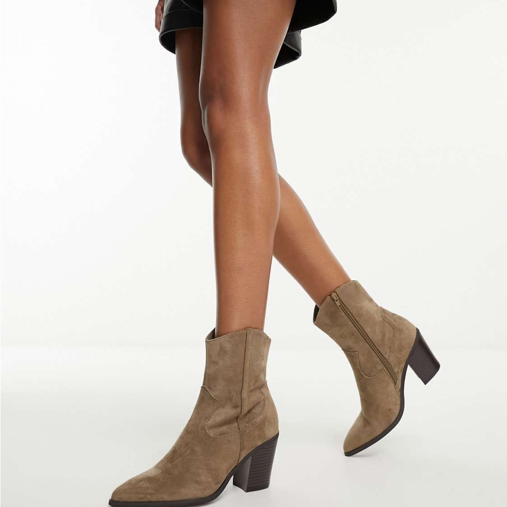 🔥 🆕 ASOS DESIGN Wide Fit Rational heeled western boots in taupe SIZE 11W - Picture 2 of 11